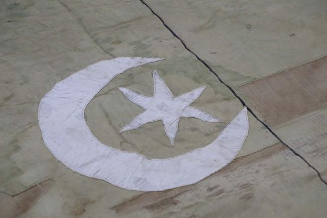 Bir protokol erevesinde Vakflar Blge Mdrl'ne kaytl olan sancaklar, Bykehir Belediyesi tarafndan finansa edilerek, 12 aylk sren bir almann ardndan konservasyon yaplarak gnmz nesillerine aktarmaya altk&#8221; dedi.