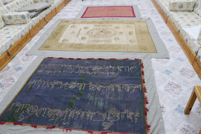 Hz. brahim&#8217;in doduuna inanlan maarann bulunduu Dergah&#8217;ta bu trenlerde yaplyordu<br>    anlurfa Anadolu&#8217;nun Hicaz Kaps'na alan bir kavak yolu olduunu kaydeden evre Koruma Vakf Mdr Siracettin lhan, &#8220;Bu kavak yolunda svariler olsun, haclar olsun anlurfa&#8217;da dzenlenen trenlerle kutsal topraklara uurlanyordu. Bilindii gibi Hz. brahim&#8217;in doduuna inanlan maarann bulunduu Dergah&#8217;ta bu trenlerde yaplyordu. Bu kapsamda 2012 ylnda fark ettiimiz, ypranm sancaklarmz canlandrmak iin Valilik koordinasyonunda bir toplant yaptk.