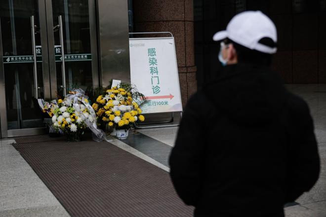 Ayrca merkeze dorudan bal kentlerde Pekin ve onging'de 2&#8217;er, anghay ve Tiencin&#8217;de birer kii yaamn yitirdi. in ana karas dnda ise Hong Kong zel dari Blgesi&#8217;nde bir kii koronavirs nedeniyle ld.