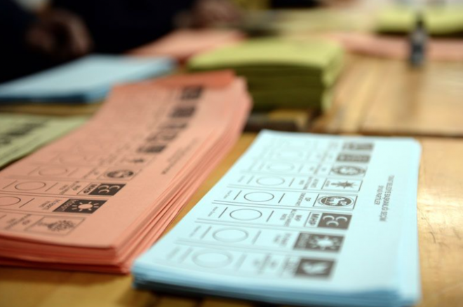 Cumhur ttifak orta MHP ye saysn 10 binin zerinde artrrken yi Parti'nin ye says 42 bin 533, CHP'nin ye says 4 bin 230, HDP'nin ye says 412 artt.