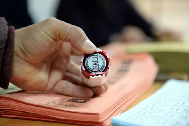 i Demokrasi Partisi, Kadn Partisi, Milli Mcadele Partisi, tken Birlii Partisi, Saduyu Partisi, Sosyalist Emekiler Partisi, Trk ve Dnya Birlii Partisi ve Yeni Dnya Partisi.