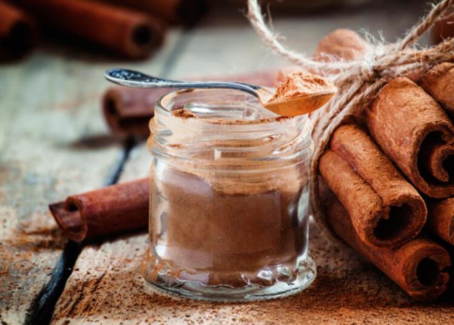 Dzenli tarn tket sigaray brak<br>  Sigaray brakrken yardmc olan besinlerden biri de kan ekerini dengeleyen tarndr. Tarn ister ubuk ister toz eklinde tketebilirsiniz. Gnde bir defa 1 ubuk ya da 1 ay ka toz tarn yourda, aya ya da ste kartrarak tketebilirsiniz.