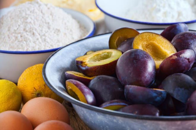 Gnde bir mor erik<br>  Yksek antioksidan etkisi ve lif ierii ile sigaray brakmaya yardmc bir dier besin mor erik dier adyla mrdm eriidir. Bu srete dzenli olarak gnde 1 tane tketilmesi demir emilimine destek verir. C vitamini asndan zengin olan mor erik iyi bir A-B2 vitamini ve potasyum kaynadr. Sigaray braktktan sonra kilo almn nlemeye de yardmcdr.