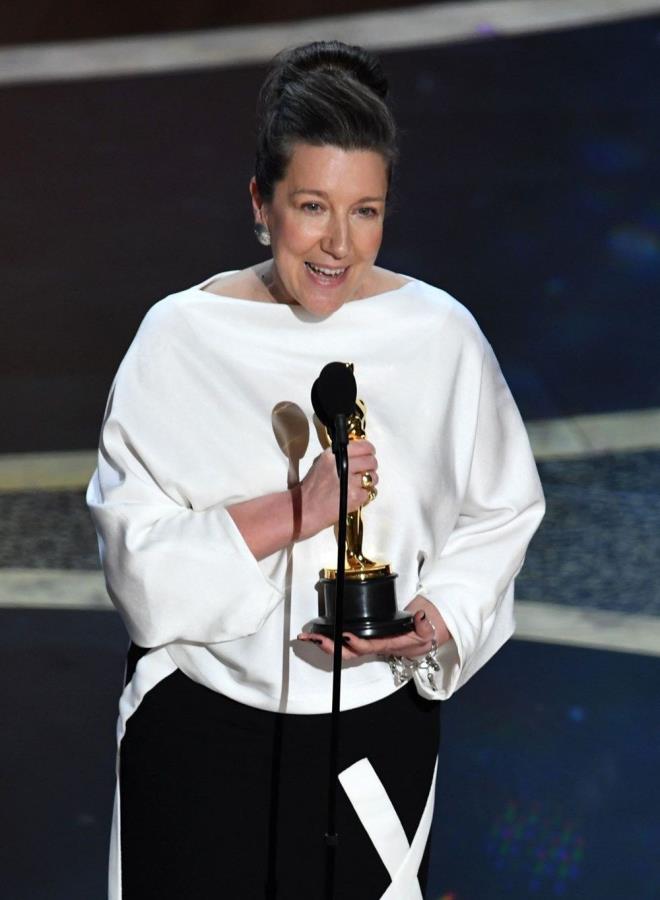 En yi Kostm Tasarm  Kazanan: Little Women