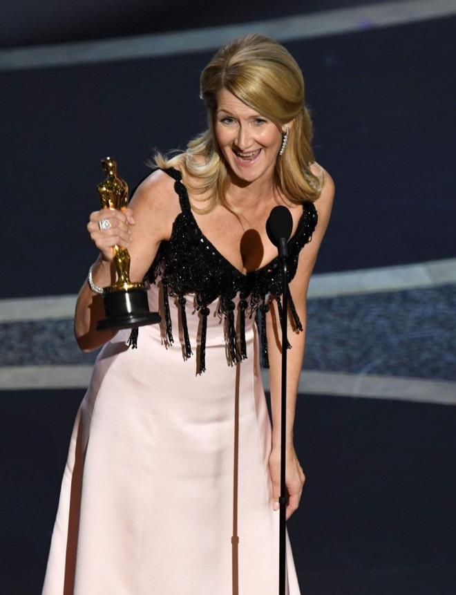 En yi Yardmc Kadn Oyuncu<br>  Kazanan: Laura Dern, Marriage Story<br>    Dier Oscar Adaylar<br>    Kathy Bats, Richard Jewell  Scarlett Johansson, Jojo Rabbit  Florence Pugh, Little Women  Margot Robbie, Bombshell