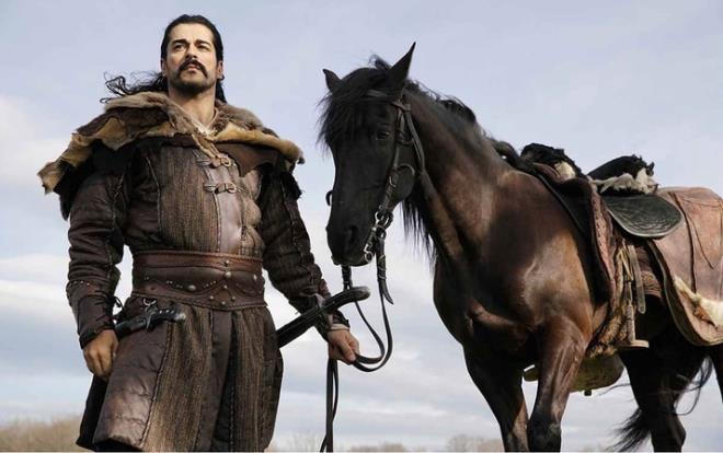 TRT 1 ekranlarnda Dirili Erturul olarak yaymlanan ardndan Engil Altan Dzyatan'n yerini Burak zivit alarak ATV ekranlarnda Kurulu Osman olarak yaymlanan dizi hz kesmeden devam ediyor.