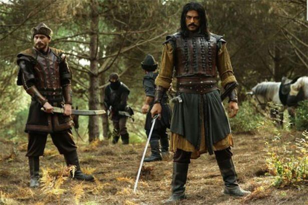 zlenme rekorlar kran, Bozda Film'in imza att dizi Burak zivit, Nurettin Snmez, Ragp Sava, Saruhan Hnel ve Ayegl Gnay gibi gl oyunculardan oluan kadroya fla bir transfer yaand.