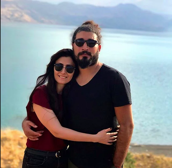 Ferat ngr, O Ses Trkiye&#8217;ye &#8220;Zlf Kakllerin Amber Misali&#8221; arksyla katlmt. O Ses Trkiye finalisti Ferat ngr'n sesi 2016-2017 ampiyonu Dodan zer'e benzetilmiti.