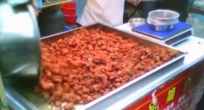 Pekin, kesimhanelerin, et ilemcilerinin, yemeklik ya reticilerinin ve restoranlarnn denetimini glendirme karar ald.