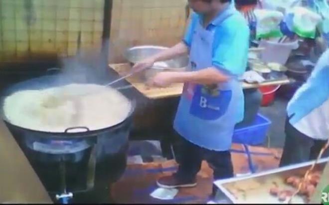 inlilerin kanalizasyondan ekerek tekrar tekrar kulland hayvansal atk yalar ve salgn arasnda dorudan bir balant olmasa da, gda gvenlii endieleri tavan yapm durumda.