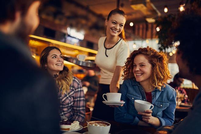 Garsonunuza gvenin. rnein "Buraya ilk defa geliyoruz, sizin tercihlerinize gveniyoruz. Btemiz de bu kadar" deyin ve masanz donatmasn bekleyin. Piman olmazsnz.