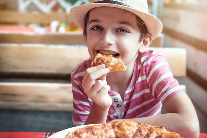 ocuk yemeklerinin iinde bol miktarda eker vardr. Bylece yemekler daha lezzetli olur ve ocuklar itahla yer.