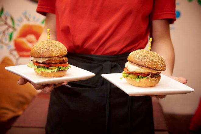 alanlar ou zaman yemek yiyecek frsat bulamazlar. Onun yerine mutfaa girip karken arada birka lokma attrp ilerinin bana dnerler.