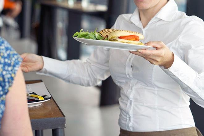 Yemeiniz ge geldiinde getiren kiiye kzarsnz ama bu aslnda ou zaman mutfan hatasdr. Ya da etinizi ok pimi sipari etmi de olabilirsiniz.