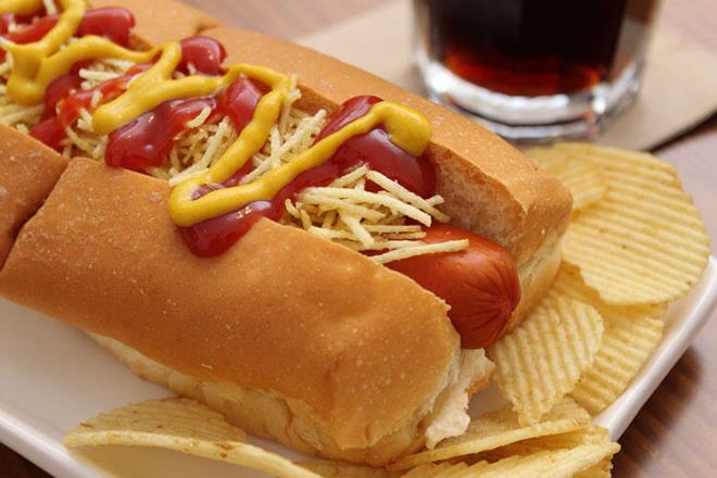 Yemeklerin iinde ka kalori olduunu sylemeye izin yoktur. Servis elemanlar bunu bilseler bile sizi "Bu bilgiyi internetten alabilirsiniz" gibi mulak ifadelerle yantlarlar.