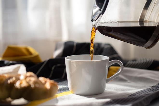 Birok restoranda akam 8'den sonra sipari ettiiniz kahvelerin neredeyse tamam kafeinsizdir. nk kimse o saatten sonra iki ayr kahve yapmak istemez.