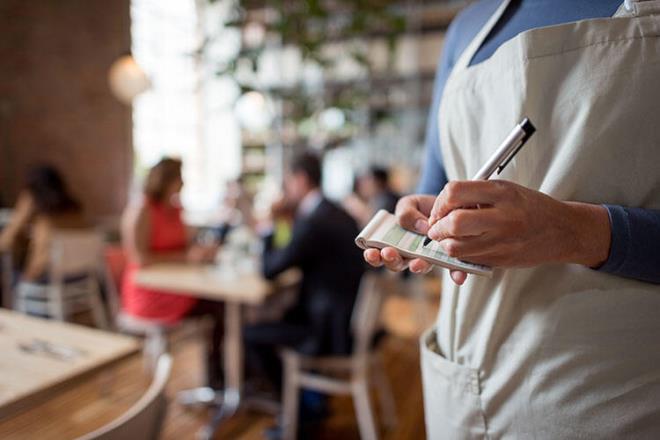 Servis elemanlarnn yemekler hakkndaki drst fikirlerini syleme hakk yoktur. Size "Bu en popler yemeklerimizden biri" dediklerinde muhtemelen sz konusu yemei hi sevmiyorlardr.