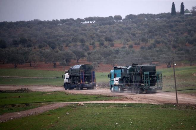 anlurfa'daki 20. Zrhl Tugay Komutanlndan k yapan 15 aralk tank ykl TIR'lar, Gaziantep-Hatay istikametine doru hareket etti.