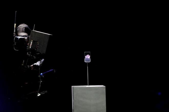 Arka tarafta her biri 12 MP deerine sahip iki kameraya ev sahiplii yapan cihaz, ultra geni al grntler ekebiliyor.