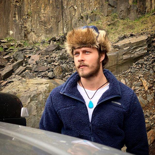 Kurulu Osman transferlerindeki son isim ise erken final kararyla herkesi artan Sevgili Gemi dizisinden gerekleti. Burak elik, Kongar' karakteri ile sevilen dizinin oyuncu kadrosuna dahil oldu.