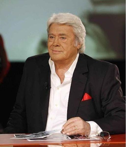 Cneyt Arkn, at binmede ve karatede uzman sporcu unvanna sahiptir. Filmlerinde hibir zaman dublr kullanmayan nl sanat bu yzden ok sakatlk yaamtr. Bugnk salk sorunlarnn hemen hepsinin temeli de o rollerdeki sakatlklardr.