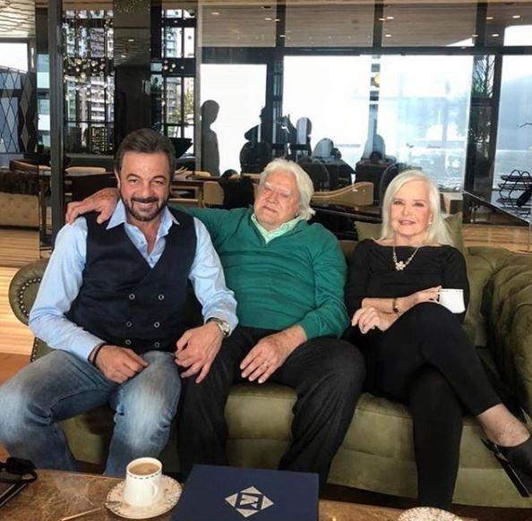 Cneyt Arkn Kimdir?  <br>  Cneyt Arkn'n gerek ad Fahrettin Creklibatr'dr. 8 Eyll 1937 doumlu olan Cneyt Arkn aslen Eskiehir'lidir. Eskiehir'in merkezine bal Karaay kynde dnyaya gelen Cneyt Arkn'n babas Kurtulu Sava'na katlm Hac Yakup Creklibatur'du. Lise renimini Eskiehir Atatrk Lisesi'nde tamamlayan Cneyt Arkn, 1961 ylnda stanbul Tp Fakltesinden birincilikle mezun oldu.