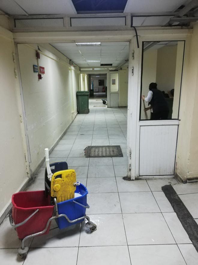 Gztepe Eitim Aratrma  <br>  Bakmszlktan adeta rmeye braklm. Hastanenin duvarlar nemden rengini kaybetmi.