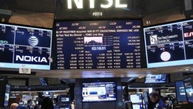 HAVACILIK HSSELERNDE D YAANMITI  <br>  Virs yznden kresel piyasalardaki en byk dler zellikle 27 Ocak Pazartesi gn yaanmt.    New York Borsas'nn S&P 500 havaclk endeksinin d yaad grlmt.    in'in hava yolculuu talebinde yaanacak dn petrol talebinde olumsuz etki yarataca beklentisiyle ham petrol fiyatlar da dmt.