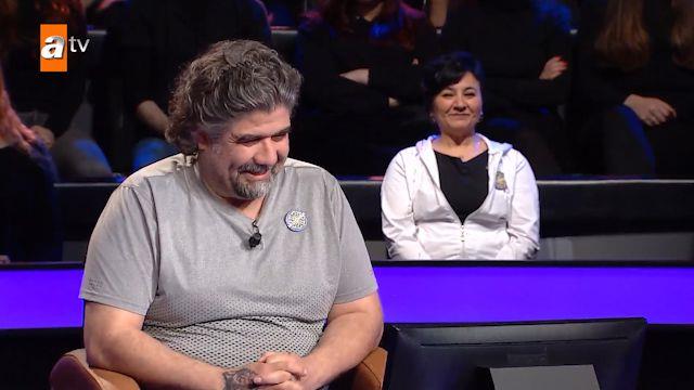 Daha ilk soruda heyecanland belli olan Murat Bey, "Kenan Bey bana cevap verdikten sonra yle bir baktnz ki acaba yanl m cevap verdim diyerek trstm!" dedi. 2. srada gelen 'Hangisi orbadr?' sorusu ise Murat Bey'in yarmaya veda etmesine sebep oldu.
