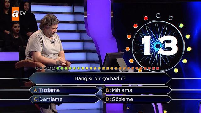 Yasan, 20 yl kadar Trk Silahl Kuvvetleri'nde grev yapt. evresi tarafndan 'Mercan Dede' lakabyla da anlan Murat Yasan, 1998 ylndan beri saysz kere parat atlay yapyor ve 2010 ylnda lmden dnd.