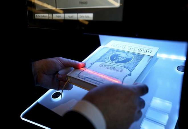 Teknoloji snflar ve atlyeleri Dijital Dnm Ofisi, Sanayi ve Teknoloji Bakanl, Turkcell ve Trk Telekom i birliiyle yaplan ktphanede Cumhurbakanl Devlet Arivleri Bakanlnn saysallatrlm 45 milyon belgesine ve Trkiye Yazma Eserler Kurumu Bakanlnn 500 bin kitabnn knye bilgisi ile 100 binin zerinde nadir/yazma eser grntsne ulalacak.