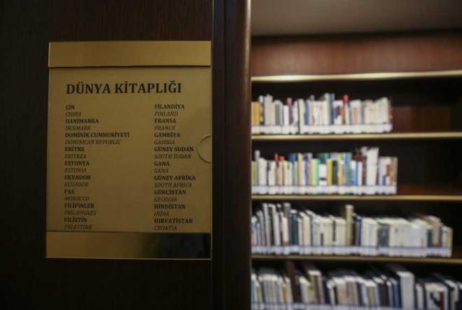 Dnya Kitapl'nda, aralarnda zbekistan, Hindistan, ili, Fransa, in ve Belarus'un da bulunduu baz lkelerin kitaplarn, bu lkelerin bykelileri ve temsilcileri bizzat Cumhurbakanl Klliyesi'ne gelerek teslim etti. Fransa Cumhurbakan Emmanuel Macron ise zel temsilcisini gndererek, Fransa Milli Ktphanesi ile ortak almalar yaplabileceini Trk yetkililere iletti.