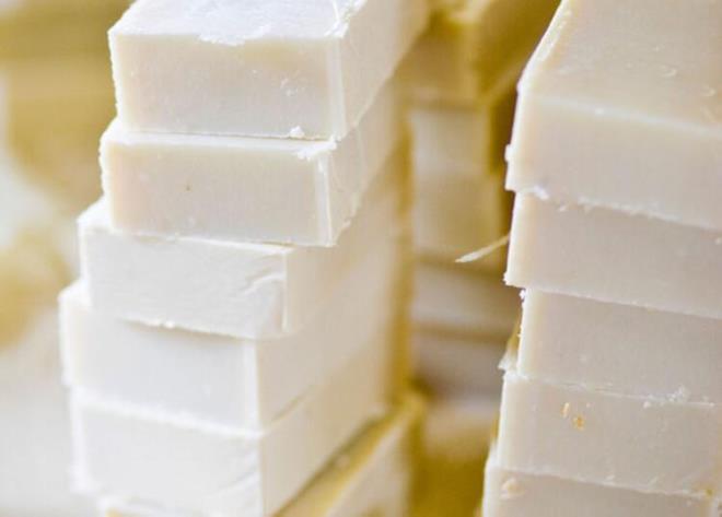 Eek st sabununun saa faydalar nelerdir?<br>  Eek st sabununun cilde faydas olduu gibi saa da faydas vardr. Hibir yan etkisi olmad iin rahatlkla sanza ve vcudunuza da kullanabilirsiniz. Dzenli olarak kullandnzda sa sorunlarnz ksa srede ortadan kalkacaktr.