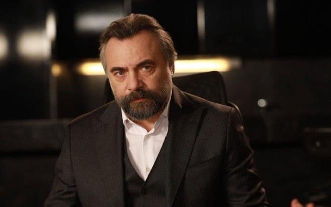 ATV kanalnda yaynlanan ekranlarn en uzun soluklu dizisi Ekya Dnyaya Hkmdar Olmaz, 157. blmyle yaymland. EDHO'nun son blmnde yine heyecan doruktayd. Bicolar ile akrbeyliler arasndaki sava kzt. Yasemin'i kullanarak Boran'a tuzak kuruldu.