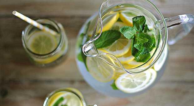 OK SICAK OLMAMALI  2 bardak su 15 dakika kadar kaynatldktan sonra suyun zerine 2 tatl ka kurutulmu nane ilave edilerek 10 dakika bu ekilde demlenir.