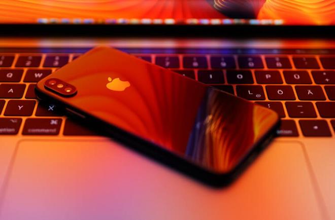 Korona virs salgn teknoloji piyasasn da vuruyor. in'de arlkl retim yapan Apple'n iPhone retiminde skntlar yaamaya balamas maliyetleri hzla artryor.
