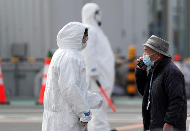 DN TAHLYE SEVNC YAANMITI  Gemideki 14 gnlk karantina sreci dn sona erdi. Yaplan son testlerde COVID-19 testi negatif kan yolculardan bazlar dn gemiden tahliye edildi.