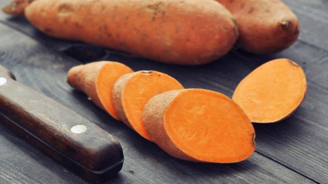 Tatl patates: Antioksidanlardan zengin olan tatl patates yksek su ve posa ieriiyle ayn enerjideki dier besinlere gre daha uzun sre tok kalmanza neden oluyor.