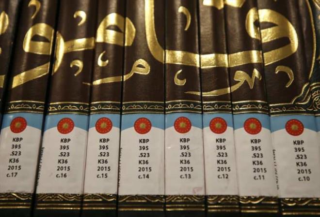 201 KLOMETRE RAF    Basl kaynaklarn yan sra elektronik kaynak aboneliklerine de balanan ktphanede, 100 farkl lkeden 134 farkl dilde basl kitap ile 120 milyon makale ve rapor, uzunluu 201 kilometreyi bulanan raflarda yer alyor.