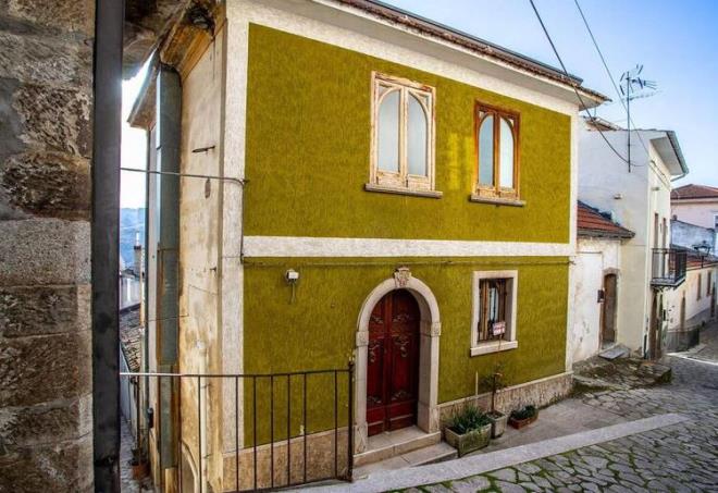 Adm adm ev sahiplii rehberi<br>  CNN'e gre, Zungoli Belediyesi'ndeki ilemler srayla yle yaplyor: Zungoli'nin resmi internet sitesine girin: www.comunezungoli.it. (talyanca bilmeyenler iin Google eviri'den yararlanmak mmkn)