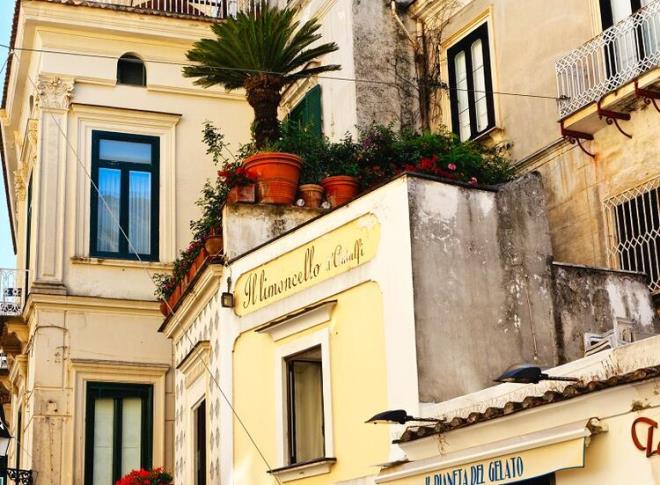 'Senede 2 ocuk douyor, 20 kii lyor'<br>  Kasabadaki nfus azalmasnn en st seviyede olduundan yaknan Farina, "Bir sene ierisinde kasabada doan bebek says iki. lenlerin says ise yirmi" diye konutu.