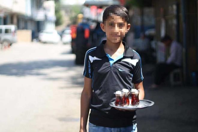 * Hanelerin yzde 46,5&#8217;inde ebeveynler, maddi yetersizlik nedeniyle ocuklarna kitap alamyor. Aileler, son 1 ylda ders kitab ile retmenin istedii hikaye ve yardmc kaynak dnda ocuklarna kitap alamam.