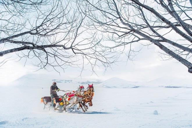 Deniz seviyesinden 1950 metre ykseklikteki 123 kilometrelik alana sahip ldr Gl'nn buz tutan yzeyinde atl kzak keyfi yaamak isteyen vatandalarn ilk urak yeri Arpaay&#8217;a bal Taba kynde bulunan Yunus&#8217;un Yeri oluyor.