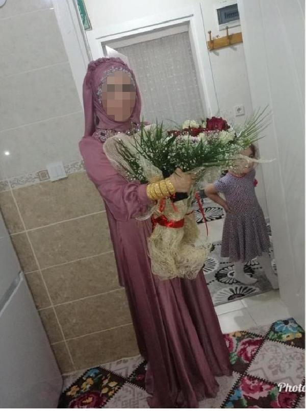 150 bin lira masraf yapt  <br>Kz taraf ile aralarnda hibir tartma yaanmadn belirten Hseyin zer yaadklarn yle zetledi: "3 sene nce kz istemeye gittik. Ailesi 'kz ufak' diye vermedi. O sre zarfnda kz baka biri ile nianlanm. br tarafn istekleri karlamadndan dolay nian atmlar. Kzn babas benim yanma geldi. 'Kzm gel sana vereceim' dedi."