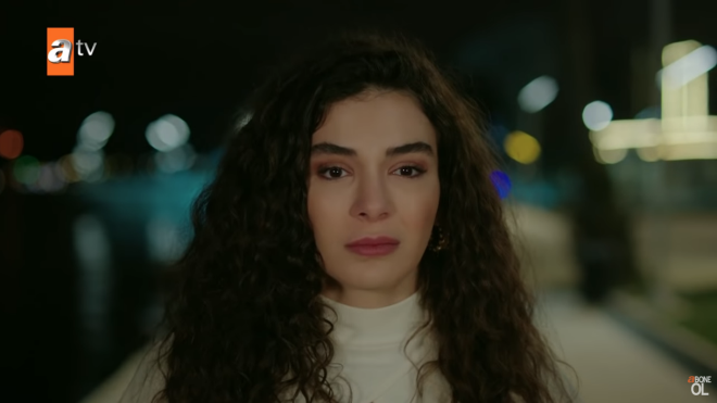 Hazar ve Miran&#8217;n ortaklk anlamas devam ederken, Miran kendisine gelen notu aratrmas iin Hazar&#8217;la i birlii yapar.