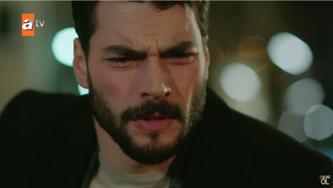nmzdeki Cuma akam 34. blmyle yaymlanacak olan Hercai dizisinde ynetmen Cem Karc, projeye veda etti. Dizinin ilk blmnden beri kadroda yer alan Karc'nn ok yorulduu bu sebeple yapmc Banu Akdeniz'le karlkl anlaarak bu karar ald konuuluyor.