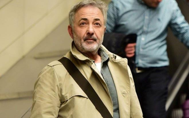 Senaryo danmanln Ahmet Yurdakul'un yapt dizinin barollerini zge zberk (Suna) ve Mehmet Aslantu'un (Sadri) canlandraca aklanmt.