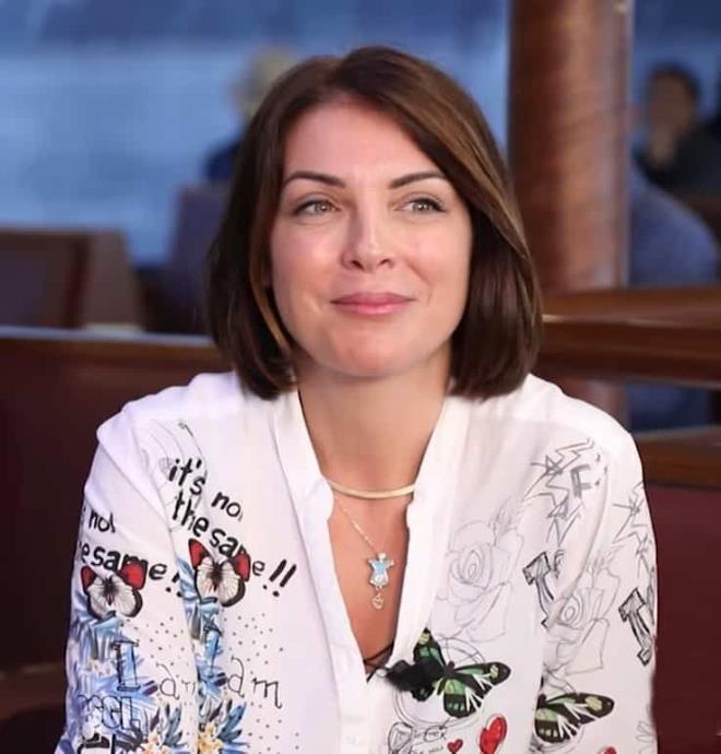 Son olarak Koca Koca Yalanlar dizisinde barolde yer alan zge zberk, Bir Annenin Gnah dizisinin kadn barol oyuncusu oldu.