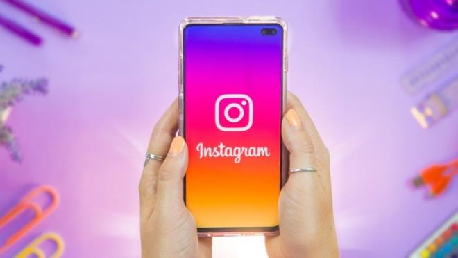 Instagram ise 1 milyar kullanc says ile dnyada en fazla kullanlan sosyal medya alar listesinde st sralarda yer alyor. 2019 ylnn ayn dnemi ile karlatrldnda Trkiye&#8217;deki Instagram kullanc says yzde 2.8 artm durumda. Trkiye&#8217;de u an da toplam 38 milyon Instagram kullancs bulunuyor ve toplam Instagram kullanc says ile dnyada 6. srada bulunuyor. Bylece Instagram, 38 milyon kullancs ile Trkiye'de Facebook'tan daha popler bir sosyal medya uygulamas olarak kendini gstermi oluyor. Btn dnyada en fazla Instagram kullancs ise ABD&#8217;de bulunuyor.