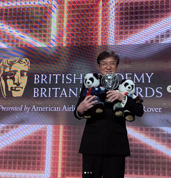 ddialar hzla yaylrken Jackie Chan'in kaynaklar ise nl oyuncunun o etkinlikte deil bir baka etkinlikte olduunu syledi.